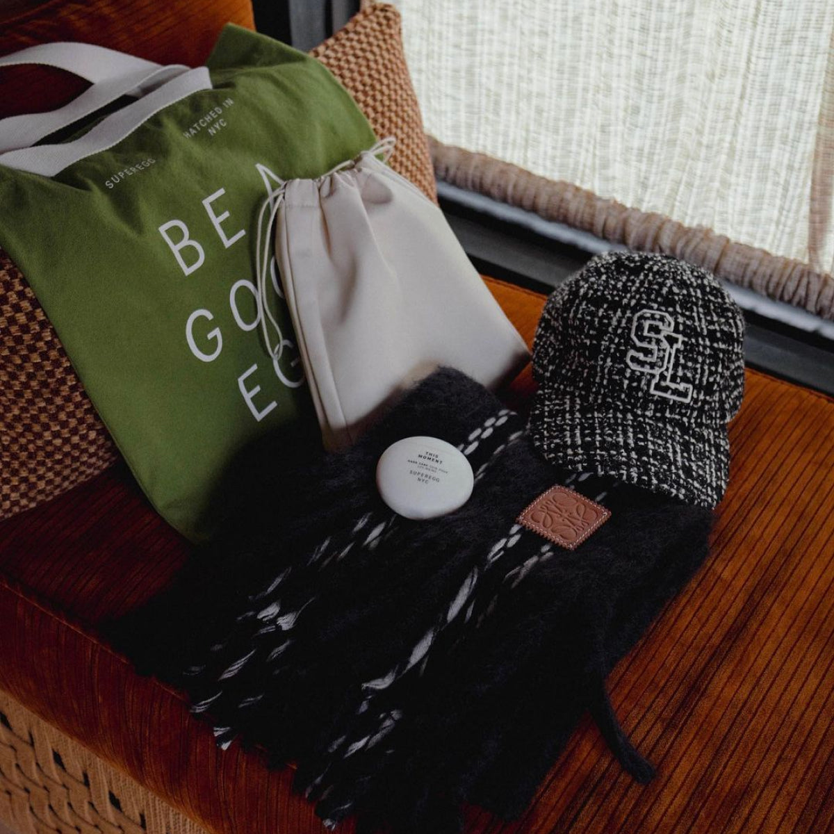 Minimal Egg Cream Pouch
